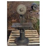 H/D Grinder In Pedistal-