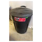 Rubbermaid 32Gal Garbage Can with Cover