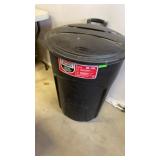 Rubbermaid 32Gal Garbage Can with Cover