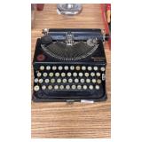 Remington Portable Typewriter (Missing Top)