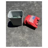 Plastic Garbage Can + Reusable Bags