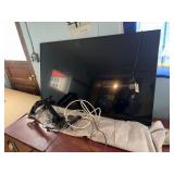 Samsung TV W/ Remote and Wall Bracket