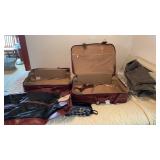 3 Piece Leather Luggage Set W/Bathroom Bag
