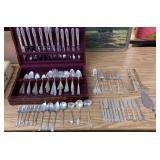 The International Silver Company Silverware Set