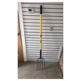 New- Valley 5 Tine Pitch Fork
