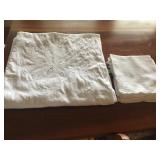 Large Table Cloth with 12 Napkins