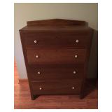 Early 4 Drawer Chest of Drawers w/ Porcelain Knobs