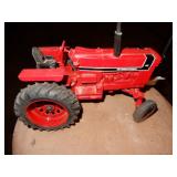 International "966" Wide Front End Toy Tractor