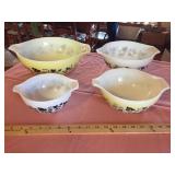 Pyrex Nesting Bowls