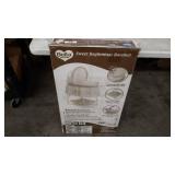 Delta Children Deluxe Sweet Beginnings Bassinet, Falling Leaves