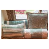 King size comforter w/ pillows and shams