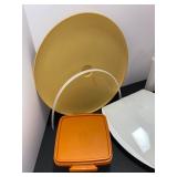 Tupperware/bacon cooker