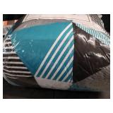 Alcove 20 Pcs Queen Bed Set