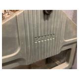 Carlisle 72â iced cold buffet sneeze guard