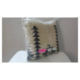 Rizzy Home Southwest Patterned White/Black Wool-blend 18-inch Woven Throw Pillow