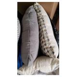 Madison Park Signature Shades of Grey Jacquard Comforter Set With A Removable Insert- Retail:$295.98