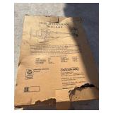 model airplane appears new - box is damaged