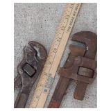 2 Pipe wrenches