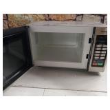 Panasonic 0.8 Cu. Ft. Countertop Microwave, Stainless Steel- Retail $295