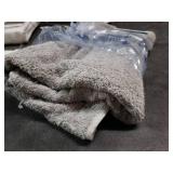 ROOM ESSENTIALS Mist Gray Bath Towel, 27" x 52"