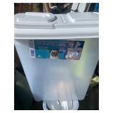 New 32lb Pet Food Dispenser