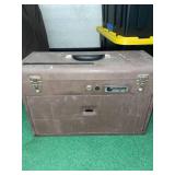 Tool box no key but does have items in it