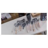 Temeisi 33-Piece non-stick pan silicone kitchen utensils