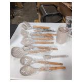 Oannao 13 piece silicone kitchen utensil set Wooden Handle, Khaki