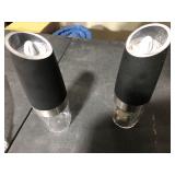 Gravity Electric Salt and Pepper Grinder Set, Automatic Pepper and Salt Mill Grinder Battery-Operated with Adjustable Coarseness, LED Light, One Hand Operated