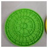 BILLIE BEAN 2 Pack Dog Lick Pad, Strong Suction Dog Lick Pad, Large and Small Dog Lick Pad, Our Dog Lick Pad is a Bathing Bowl YELLOW AND GREEN