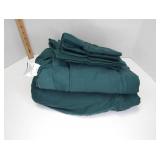 Queen Size Sheet Set. 1 Flat, 1 Fitted & 2 Pillow Cases. lightweight.