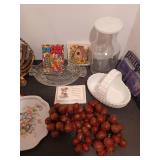 Misc decor and fruit basket