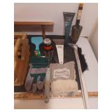 Misc garden, wood basket and shelf