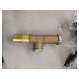 miscellaneous Plumbing stuff see photos for contents