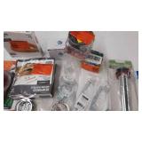 miscellaneous Plumbing stuff see photos for contents