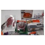 miscellaneous Plumbing stuff see photos for contents