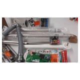 miscellaneous Plumbing stuff see photos for contents