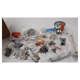 miscellaneous Plumbing stuff see photos for contents