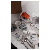 miscellaneous Plumbing stuff see photos for contents