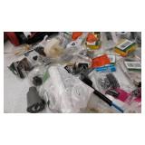 miscellaneous Plumbing stuff see photos for contents