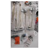 miscellaneous Plumbing stuff see photos for contents