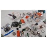 miscellaneous Plumbing stuff see photos for contents