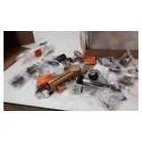 miscellaneous Plumbing stuff see photos for contents