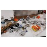 miscellaneous Plumbing stuff see photos for contents