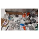 miscellaneous Plumbing stuff see photos for contents