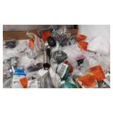 miscellaneous Plumbing stuff see photos for contents