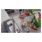 miscellaneous Plumbing stuff see photos for contents