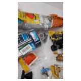 miscellaneous Plumbing stuff see photos for contents