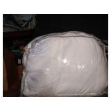 LUNA Adult Weighted Blanket white - Retails for $65