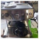 Breville - the Barista Express Espresso Machine with 15 bars of pressure, Milk Frother and intergrated grinder - Stainless Steel